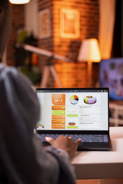 Digital marketer analyzing campaign analytics dashboard on laptop – Best Google Ads Agency in Ahmedabad managing performance ads